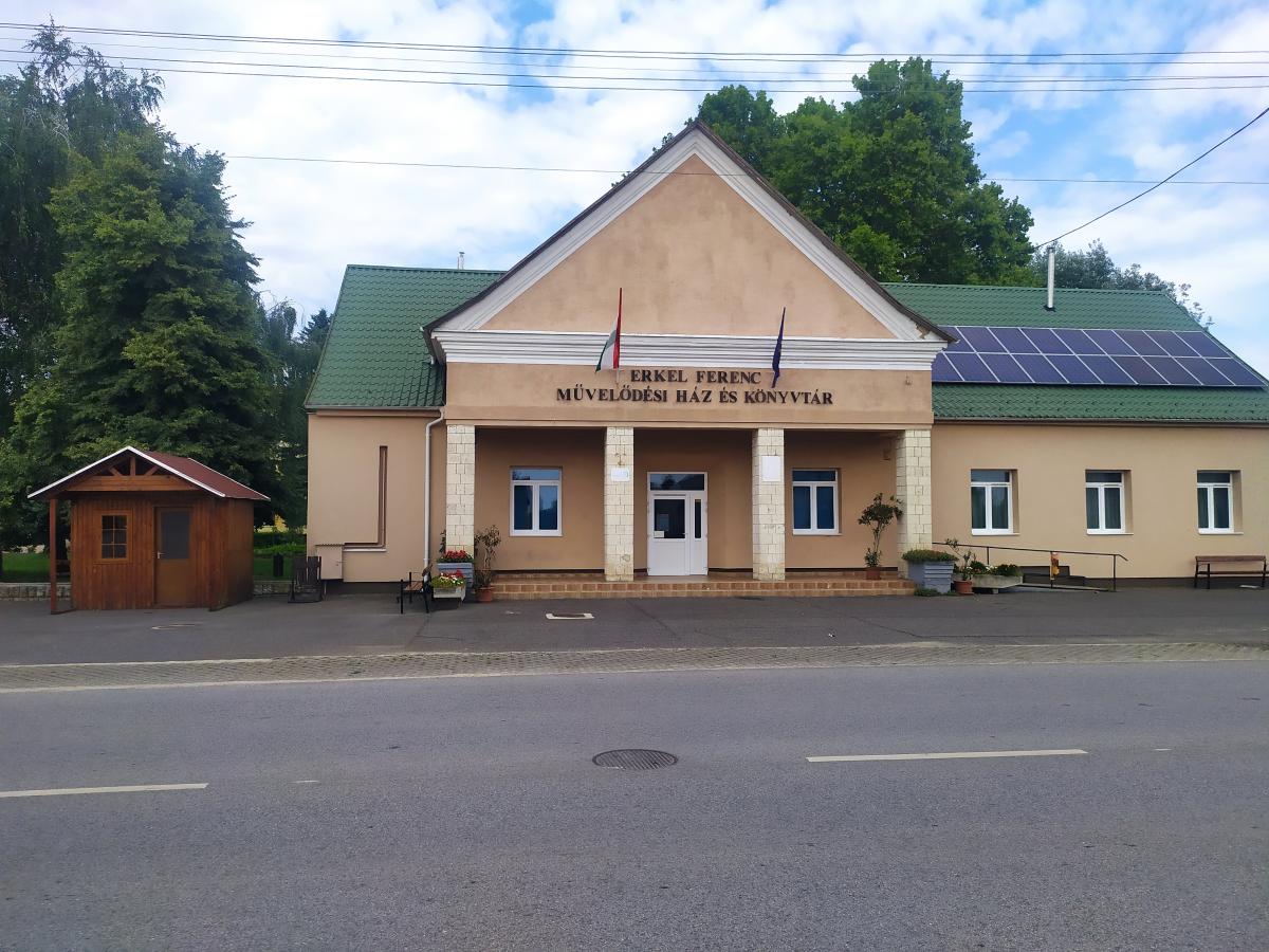 Demecser Könyvtár, Információs és Közösségi Hely