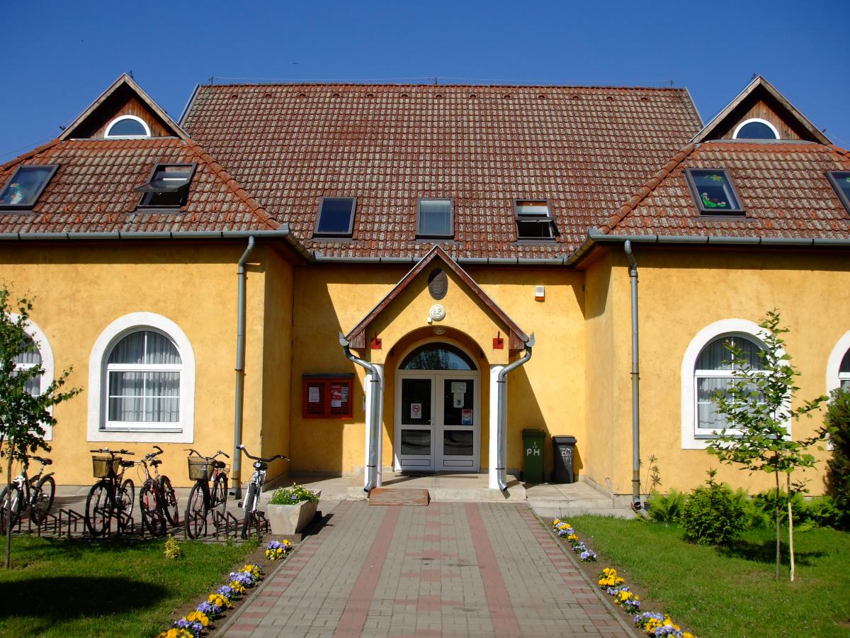 Művelődési Ház és Könyvtár Kék 