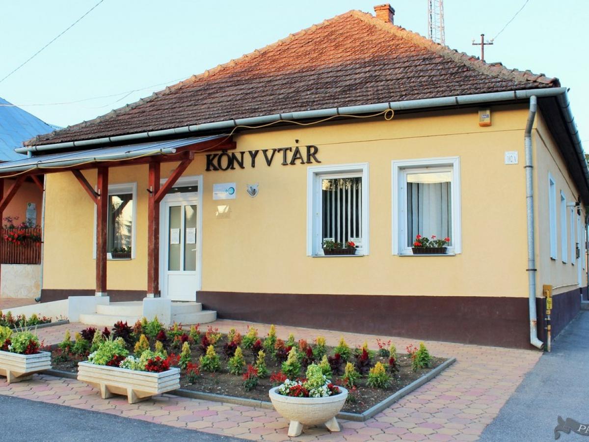 Pap Könyvtár, Információs és Közösségi Hely 