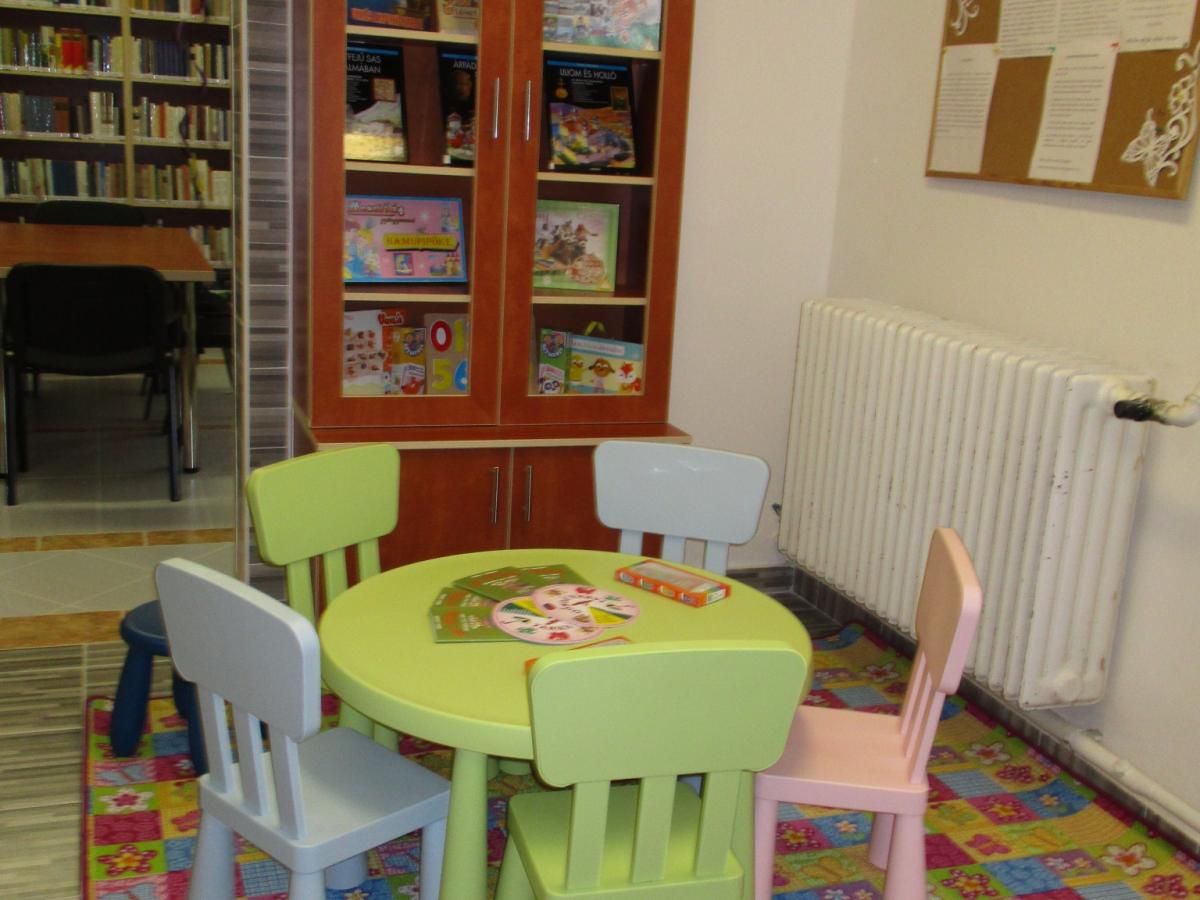 Besenyőd Könyvtár, Információs és Közösségi Hely