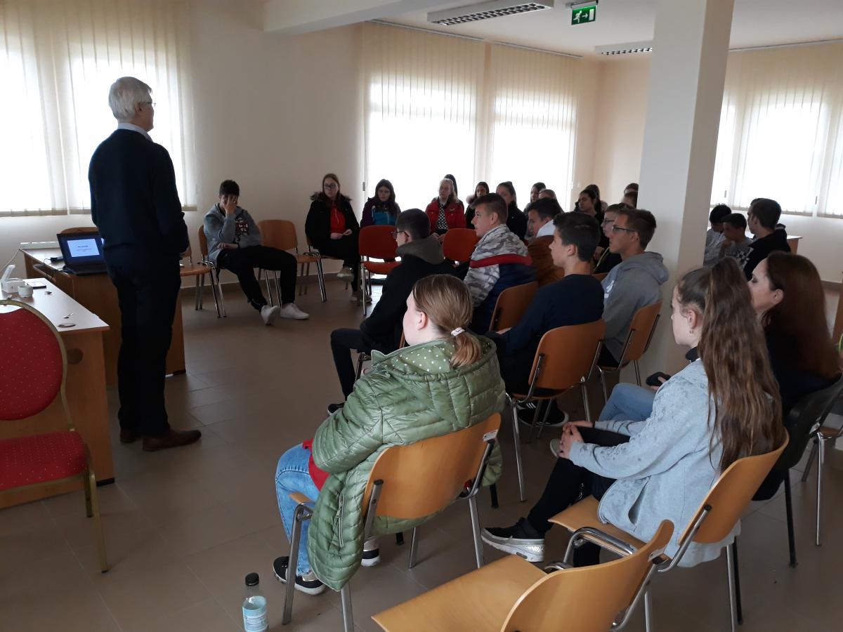 Nyírlugos Könyvtár, Információs és Közösségi Hely 